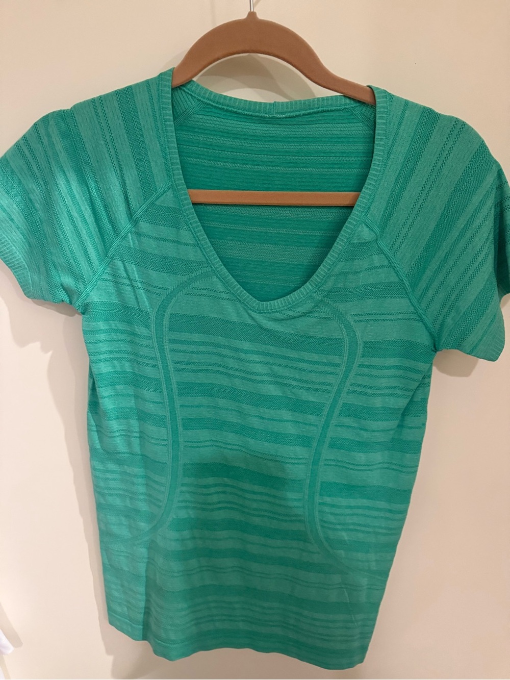 Lululemon Women's Short Sleeve V-Neck Seam-Detail Top - Green